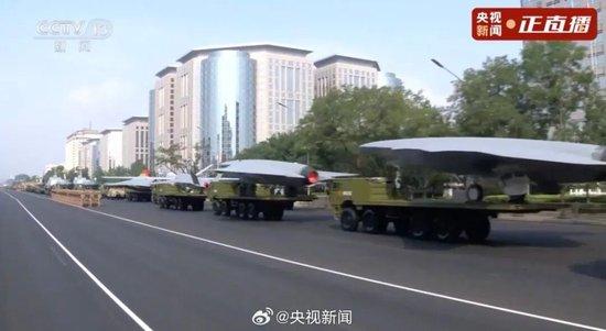 歼20S、DF61导弹,震撼亮相!三支兵种首次亮相天安门广场,空中梯队战机起飞