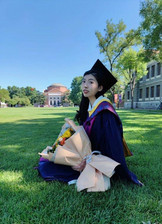 ·2022年，洪昊昀从清华大学本科毕业。