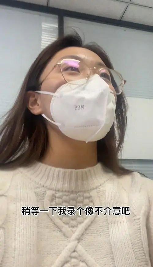 女子试用期被辞退要求赔偿N+1，协商现场视频“金句”频出！后续最新