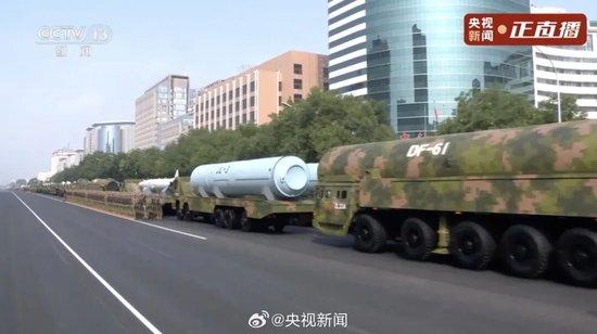 歼20S、DF61导弹,震撼亮相!三支兵种首次亮相天安门广场,空中梯队战机起飞