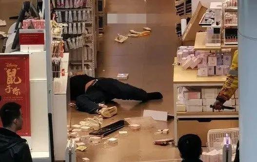 武汉被外卖骑手刺伤的店员 图源网络