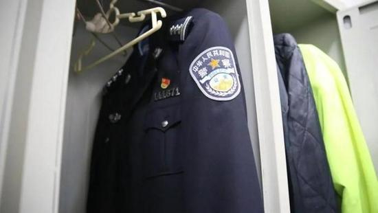 李涌的警服