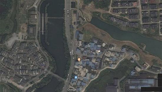 P3 事发滚水坝、船闸方位示意图。来源:谷歌地图。