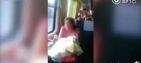 ▲网传霸座大妈。 视频来自视频截图