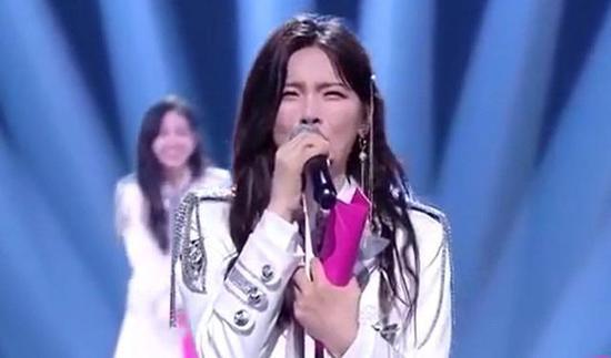 火箭少女101毕业典礼上 杨超越“哭”了