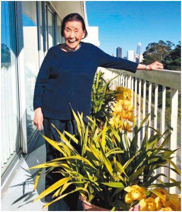 忙里偷闲的江孙芸喜欢种花