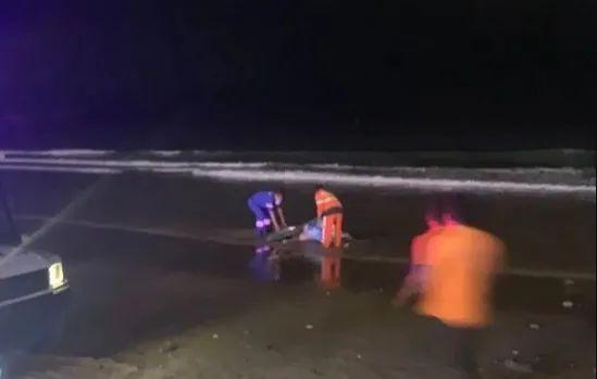 三亚溺水16岁男孩被找到，确认遇难，当地蓝天救援队队长：发现位置在事发海域左侧几百米位置，男孩妈妈当时就晕了