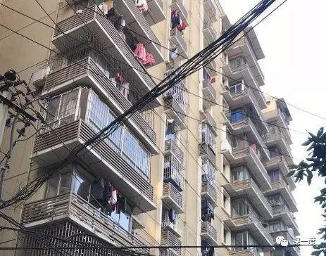 18年前,郝跃在田湾正街被落下的烟灰缸砸伤