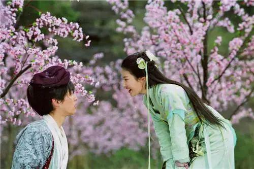 2005年由胡歌、刘亦菲主演的《仙剑奇侠传》