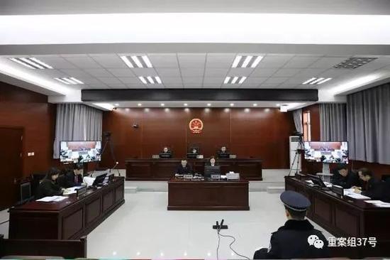 昨天上午,该案在北京铁路运输法院开庭审理。