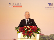 约翰·丹顿：现在全球的经济格局正发生着快速的变化