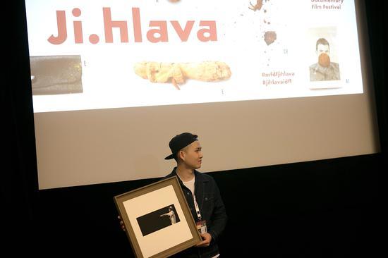 导演武凡在首映现场