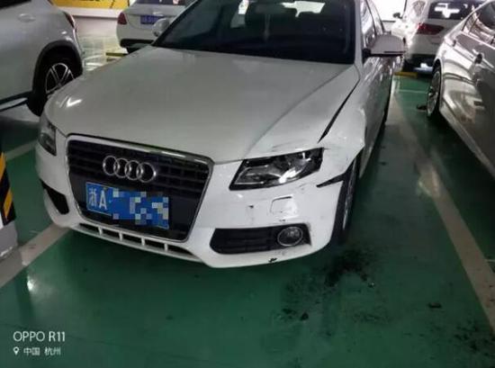 被一屁股撞上的奥迪