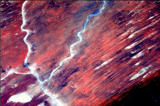 Africa desert 。 Some of the most inhabitable places on Earth are also the most beautiful.
