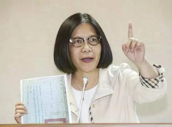 绿委管碧玲批莲舫是“狠心的女人”。