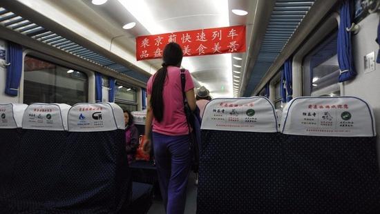 燕郊通勤族乘火车返回。图/CFP