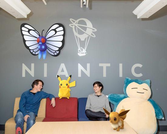 CEO John Hanke 和设计师Dennis Hwang 位于Niantic(游戏Pokemon Go的母公司)的旧金山办公室