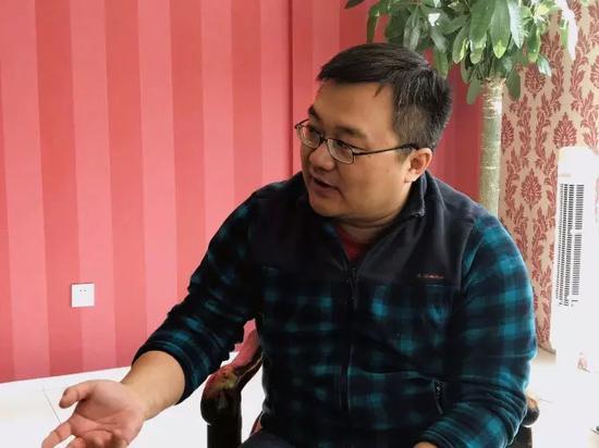 《人间世》总导演周全正在接受访问