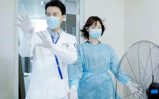 《外科风云》电视剧照。