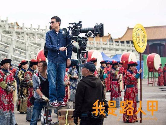 头图为横漂电影《我是路人甲》的拍摄现场,来自视觉中国