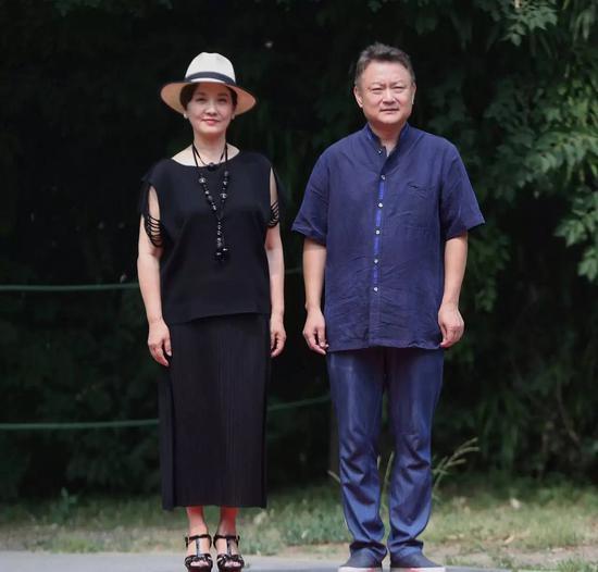 87版《红楼梦》播出30周年聚会,邓婕和欧阳奋强合影。