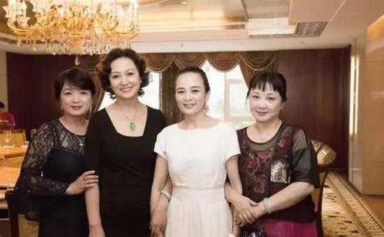 “元,迎,探,惜”四姐妹得以首度同框 图 / 欧阳奋强微博