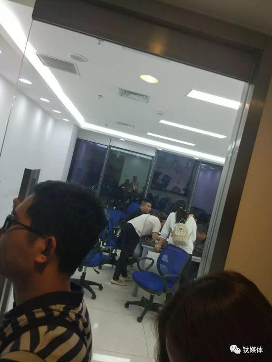 退款用户签字,图钛媒体独家现场拍摄