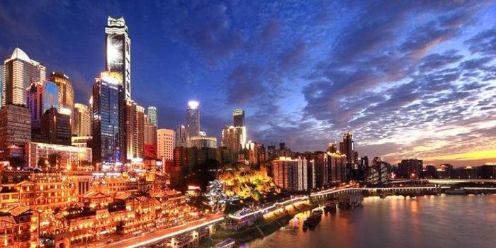 重庆又添新的旅游打卡地 玻璃桥亮相迎龙峡