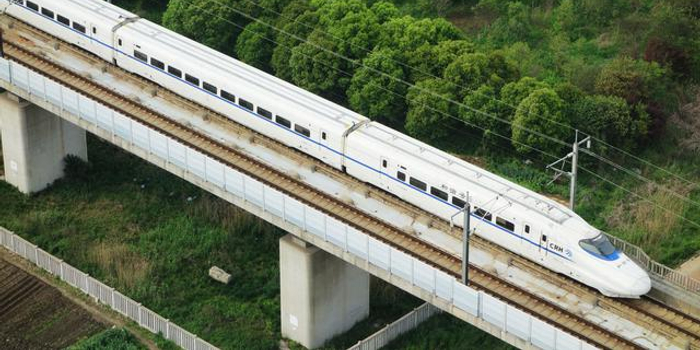 专家:中国高铁技术领跑全球 运营规模世界第一