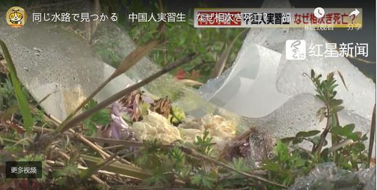 有人在事发现场献花悼念 截图自西日本电视台报道