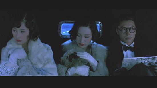 《末代皇帝》剧照,左起:邬君梅、陈冲、尊龙。