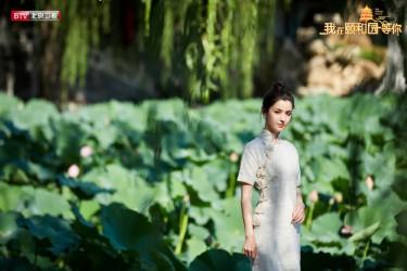 图:飞行干事哈妮克孜