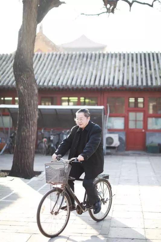 梁金生每天骑自行车上班,两点一线。新京报记者王嘉宁 摄