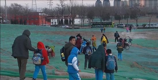 《野草集》镜头中的某民办小学