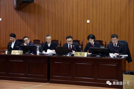 “6·22保姆纵火案”庭审现场公诉人席。