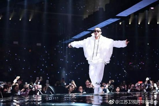 △GAI在江苏卫视跨年晚会的演出