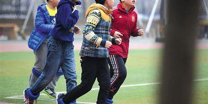 中学体育寒假作业:每天长跑2000米开学测耐力