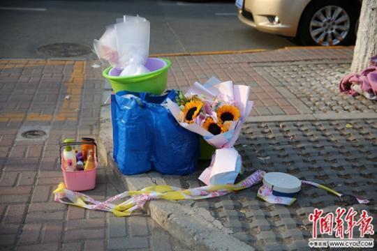 北京师范大学校园内,离校毕业生的物品。中国青年报·中国青年网见习记者 曲俊燕/摄