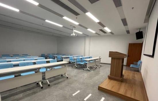 聚人研习室内有四个教室,将在七月份的答疑课中投入使用