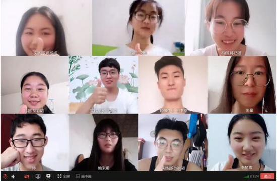 生物践行者协会成员在疫情期间通过在线会议软件讨论项目调研问题