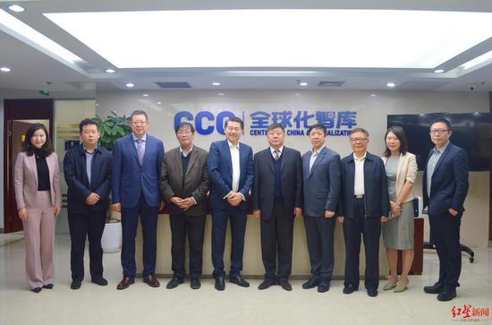 ▲中国高校毕业生职业发展研究与展望2020报告发布会参会专家合影