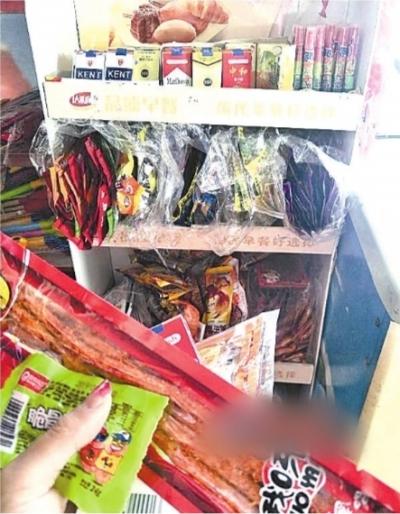 店内货架上的烟状零食