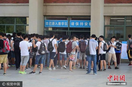 资料图:2017年6月17日,全国英语四六级等级考试开考。朱一鸣 摄
