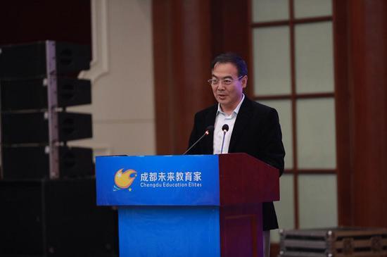 中国教育学会常务副会长杨念鲁