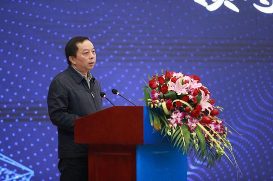 成都市教育局副局长马海军为会议致辞