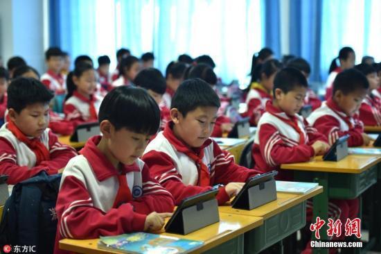 资料图:小学生在上课。图片来源:东方IC 版权作品 请勿转载