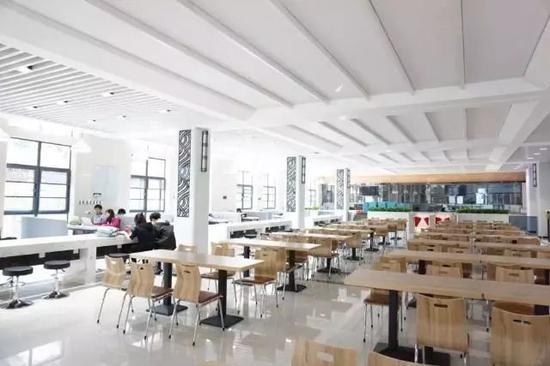湖滨食堂/图片来源:武汉大学