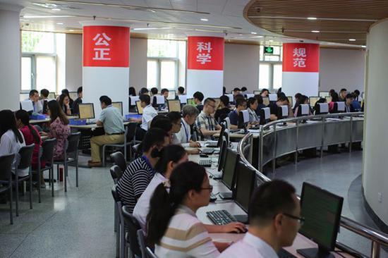清华大学的高考数学阅卷现场向媒体开放
