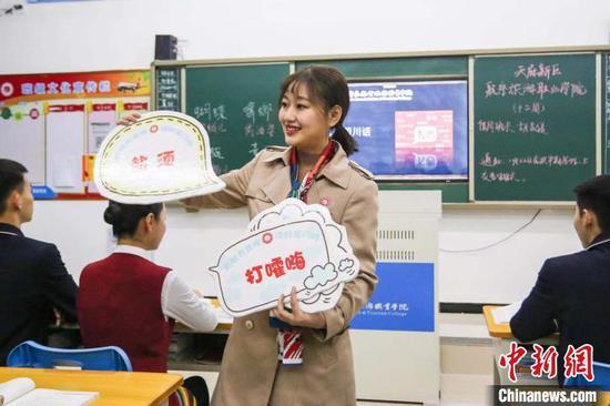 四川方言课现场。 钟欣 摄