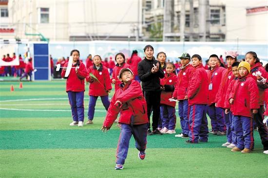 支教队员麦羡权指导学生第二课堂活动
